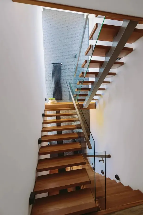 Лестница в доме. Эко-минимализм