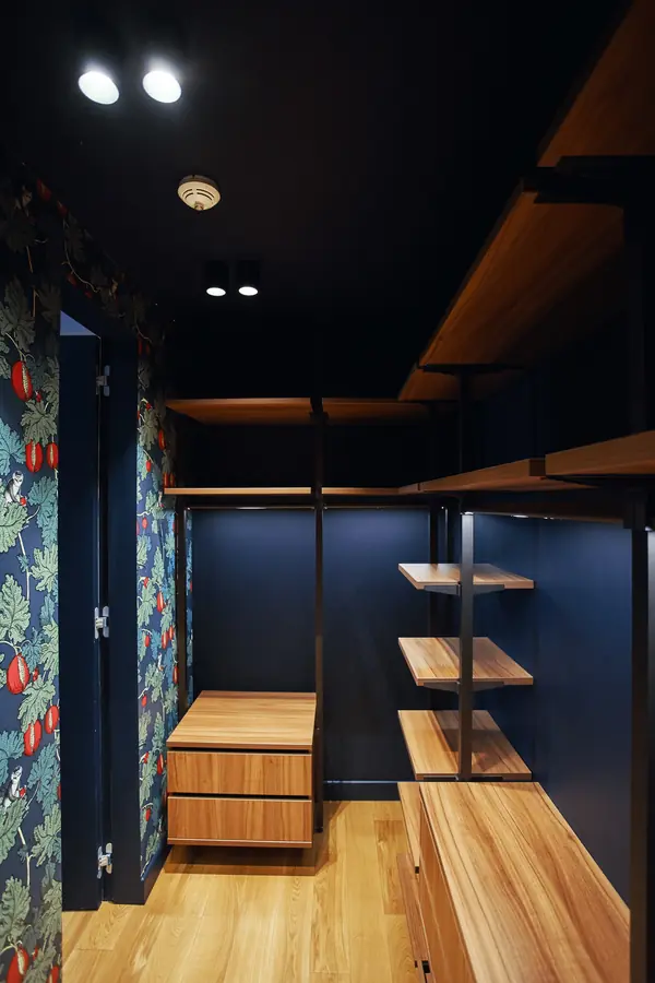 raumplus в интерьере квартиры на Минской, гардеробная UNO спальня