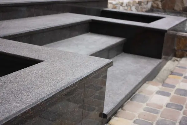 Входная группа из Карельского гранита