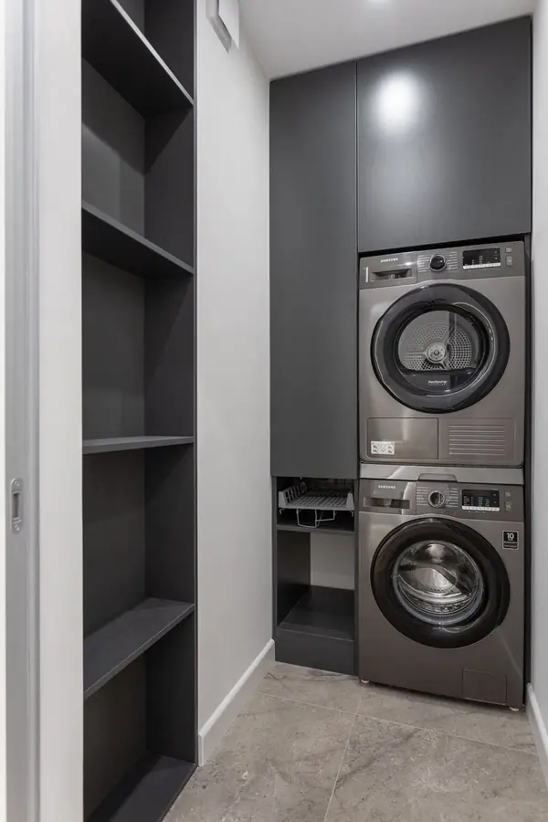 Прачечная в темных тонах