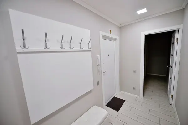 Прихожая и ванна