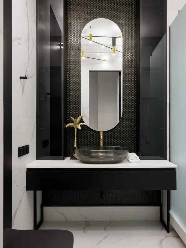 Дизайн современной квартиры с бордовыми акцентами в ЖК "Притяжение" - 146 м2