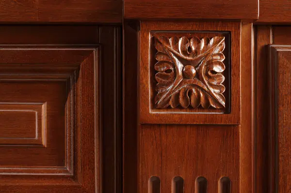 Классический кабинет в шоколадных тонах