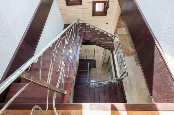 Интерьер трехэтажного загородного дома в Нижегородской области