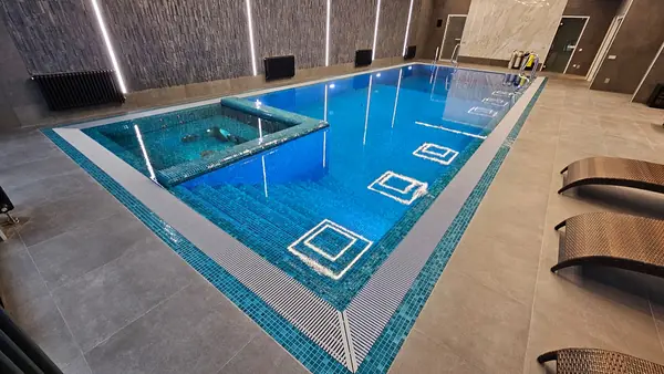 Бассейн с зоной для дайвинга