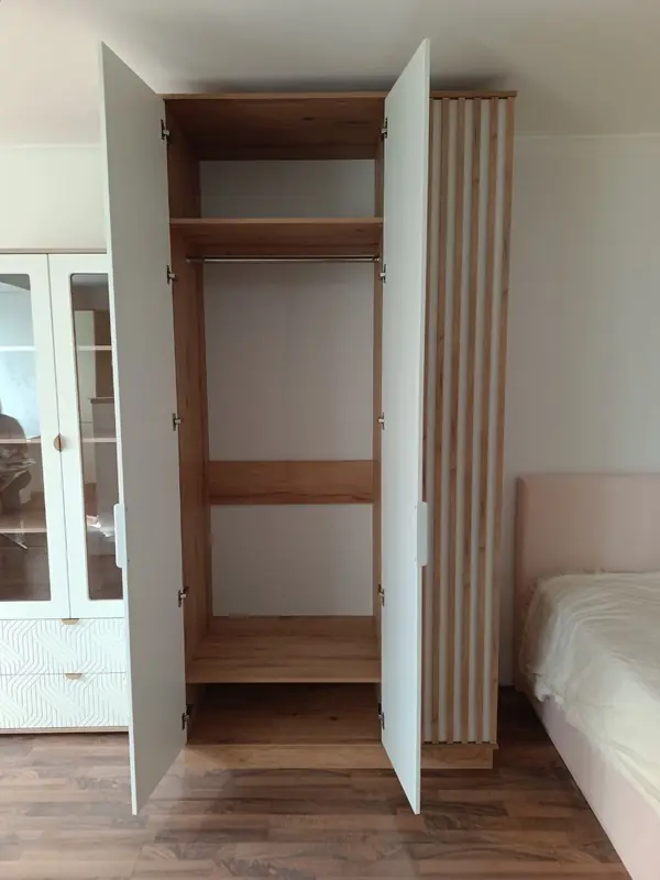 Распашные шкафы