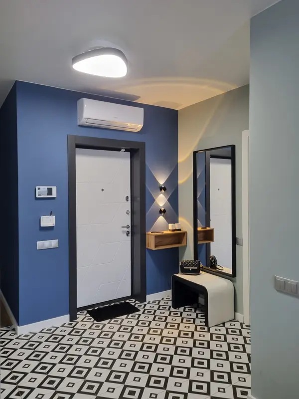 Яркая прихожая