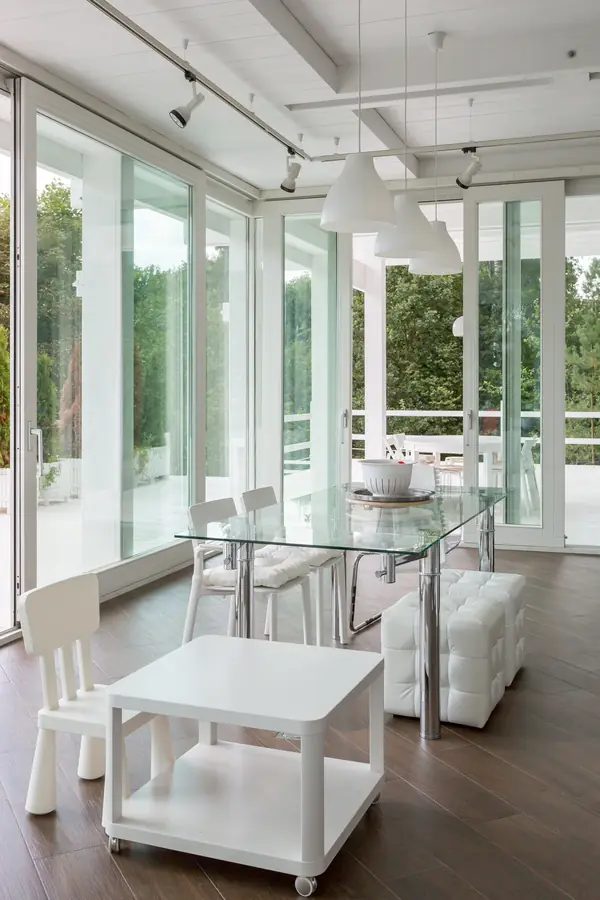 В гостях: Стеклянный дом на краю обрыва в Подрезково