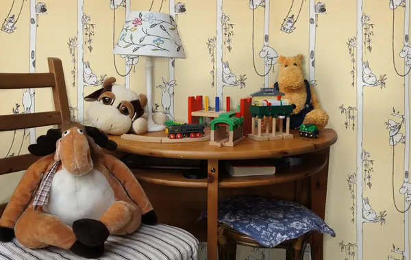 Детская комната: обои и шторы