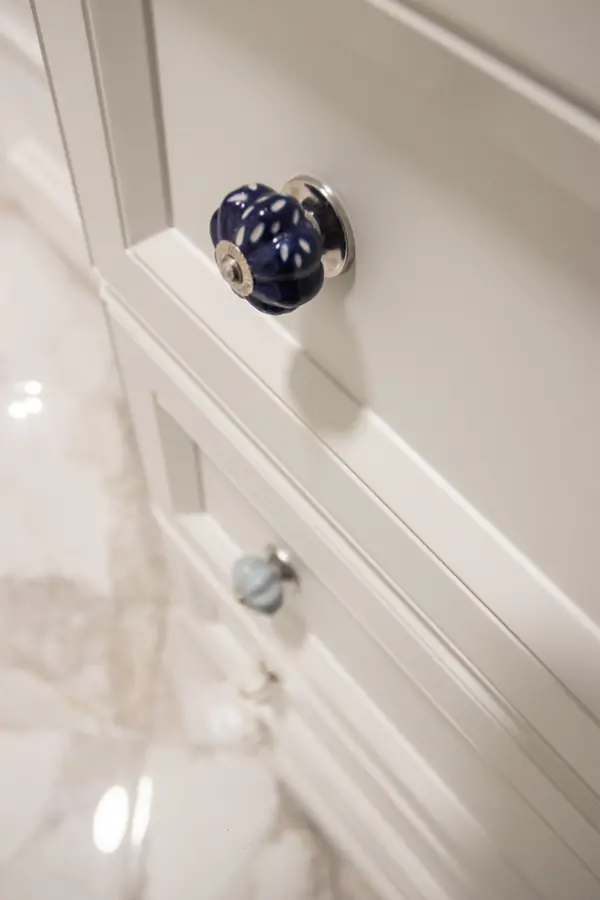 Прихожая в современной классике