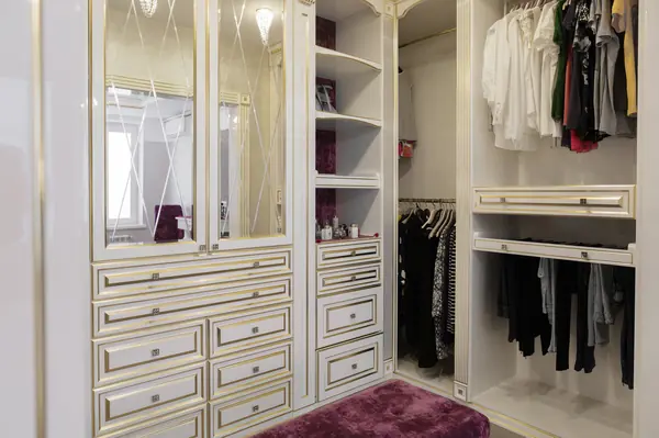 Дом с дворцовой роскошью.