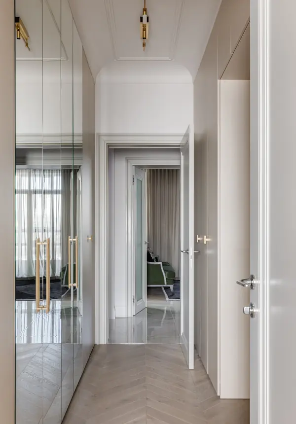 Шкафы в коридоре