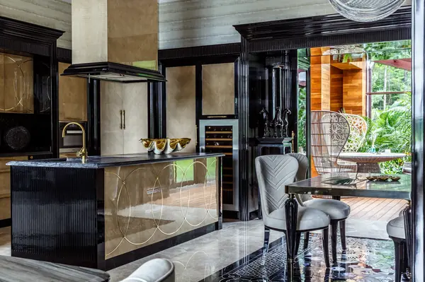 Особняк в окрестностях деревни "Саратовская"