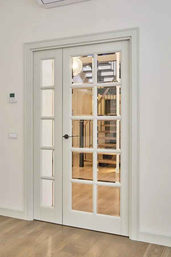 Кантри Ral 1013 в интерьере дома