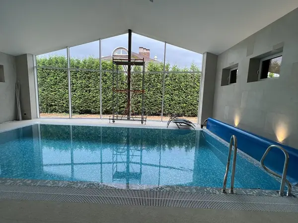 Бассейн в частном доме