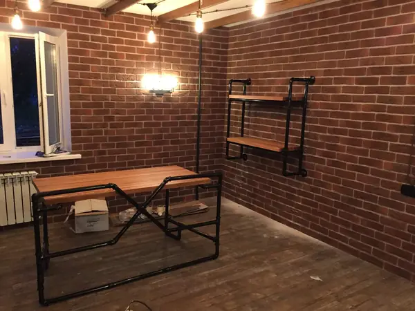 Стол рабочий, журнальный, полки из труб