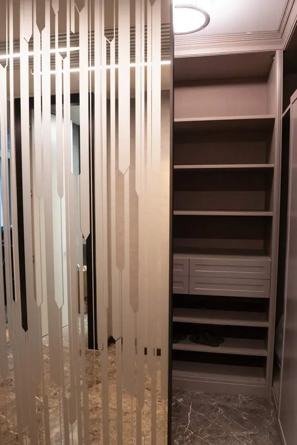 Раздвижная подвесная межкомнатная перегородка дверь в профиле R1200 AIR raumplus