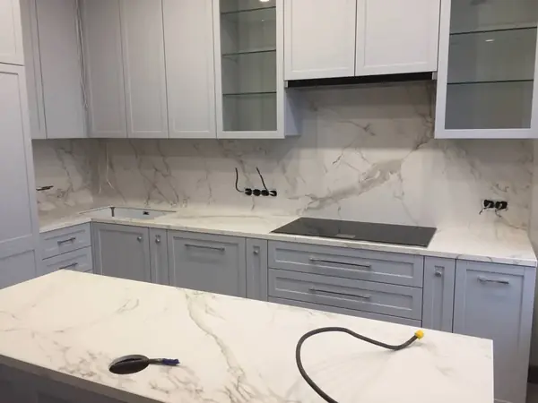 Стол, столешница и стеновая панель Dekton Entzo