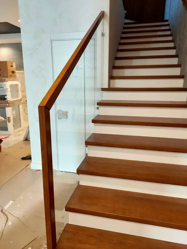 Стекло самонесущее