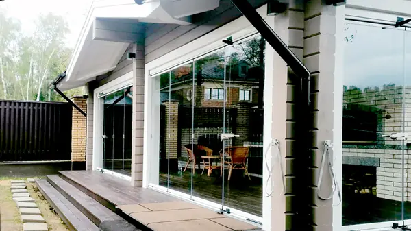 Гриль-домик с закрытым остеклением