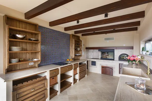 Столешница с раковиной из травертина