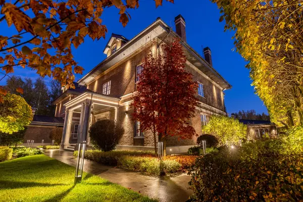 Освещение фасадов и участка д. Раздоры