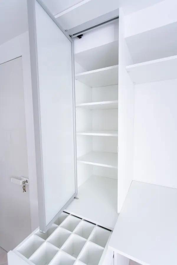 Гардеробная raumplus с комодом-островом