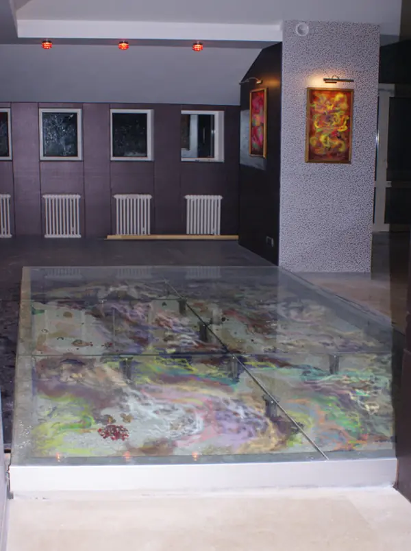 Весь дизайн стекла.Любые конструкции в стилях лофт и хай-тек.От проекта до реали