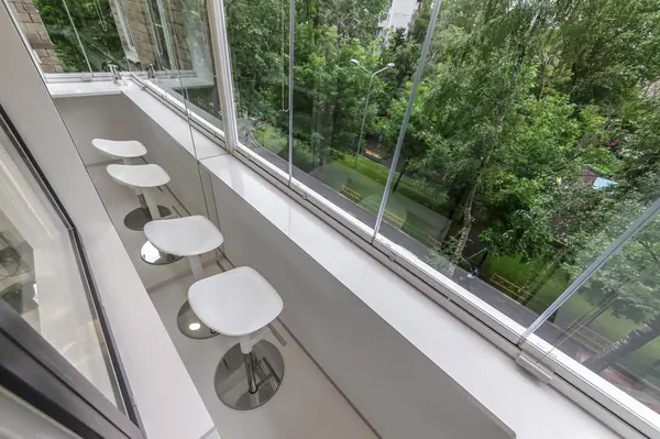 Прозрачная гостиная