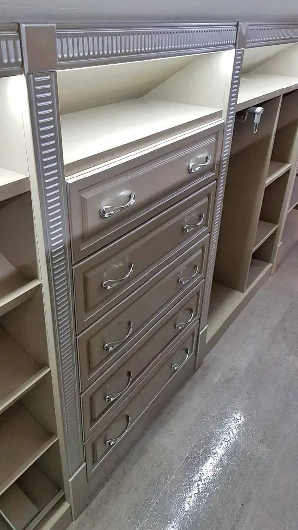 Элементы гардеробной с фасадами "Романа". Производитель: Фабрика интерьера RuLes