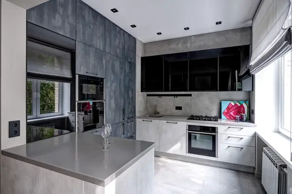 "Смокинг". Квартира на наб. Т. Шевченко