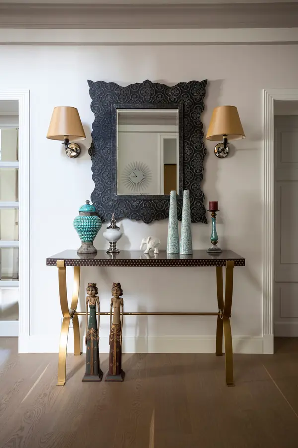 Консоль в холле