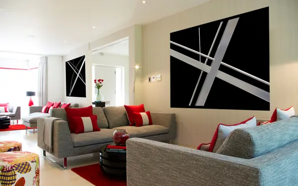 Как картины меняют пространство. Один интерьер - разные впечатления.