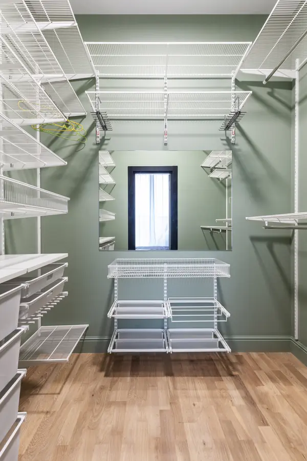 Квартира в ЗИЛАРТ с красной дверью