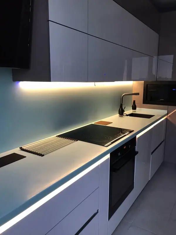 Столешница с кухонным фартуком из искусственного камня Corian Mint Ice