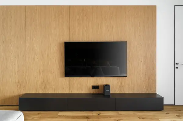 Черная тумба в гостиной