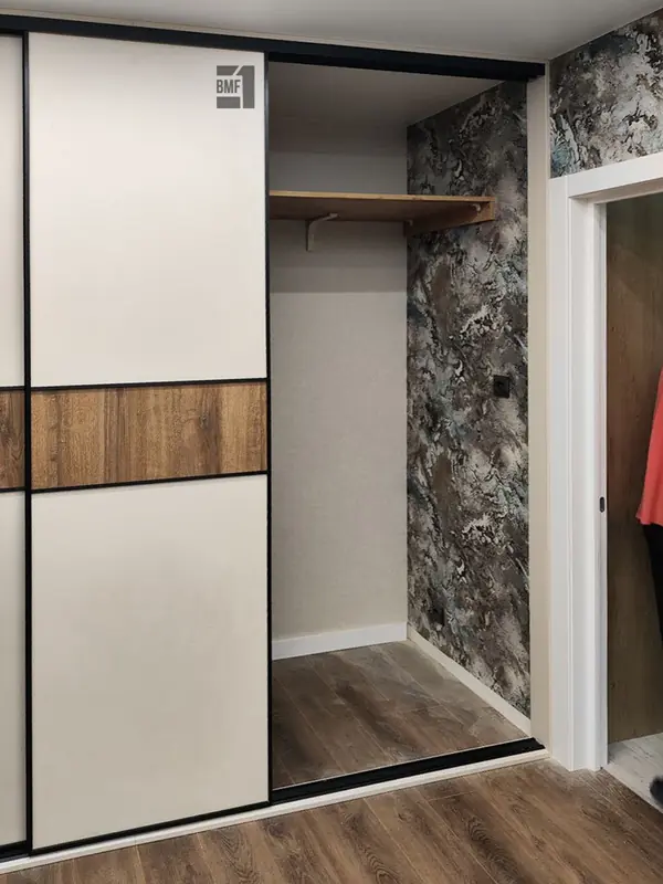 Шкаф-купе в современном стиле в спальню