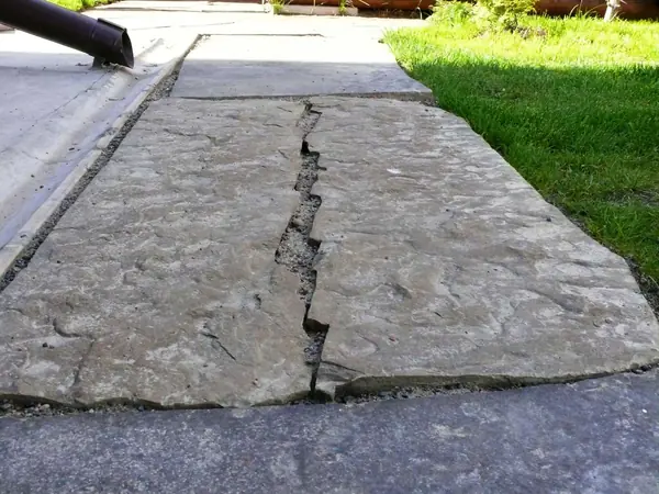 Каменные площадки и дорожки