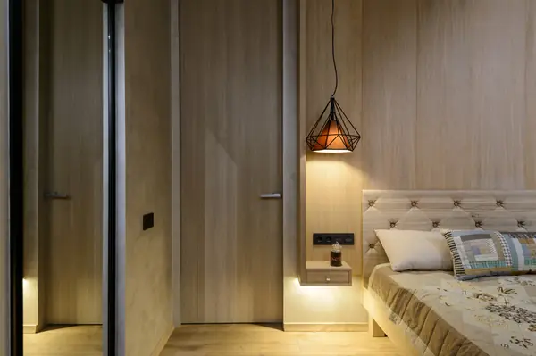 Кровать и панно из массива дуба