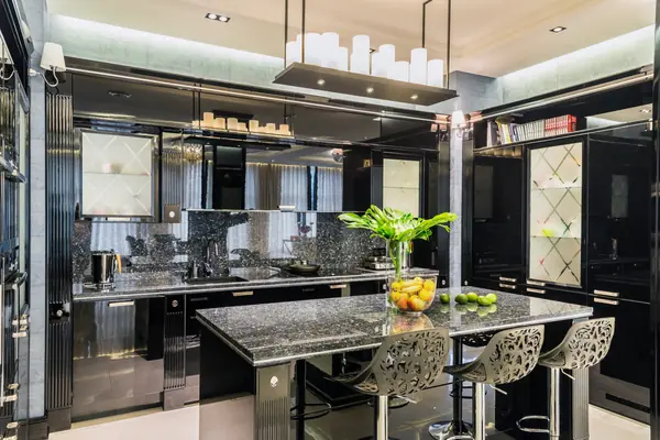 Кухня совмещенная со столовой и гостиной