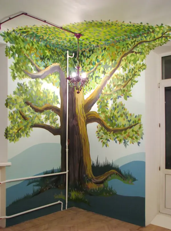 Роспись в детской. Дерево.