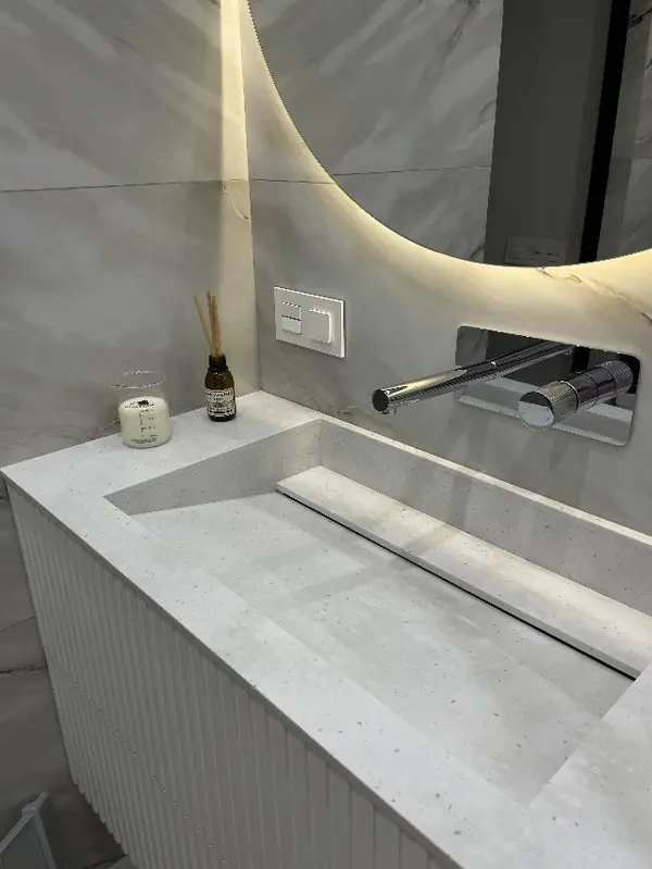 Столешница из акрилового камня в ванную комнату