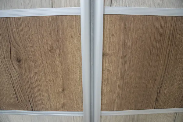 Гардеробная комната на цокольном этаже