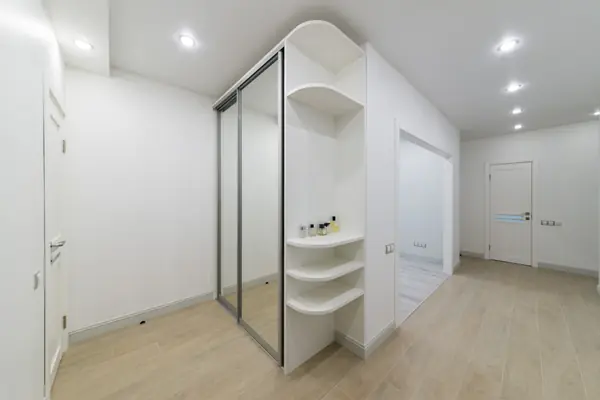 Трёхкомнатная квартира в светлых тонах!