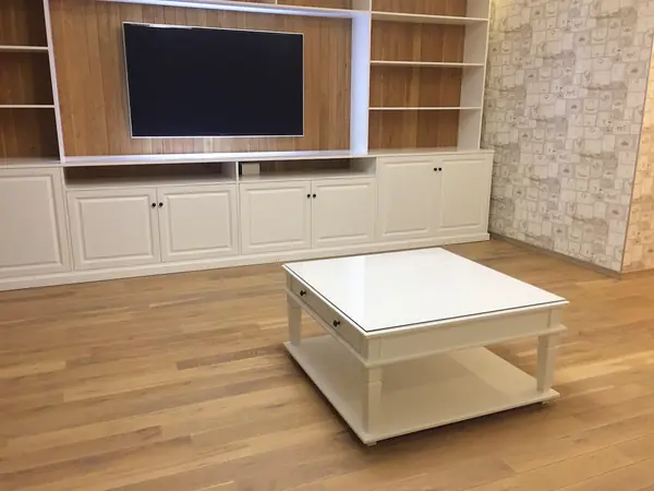 Семейная гостиная из массива бука