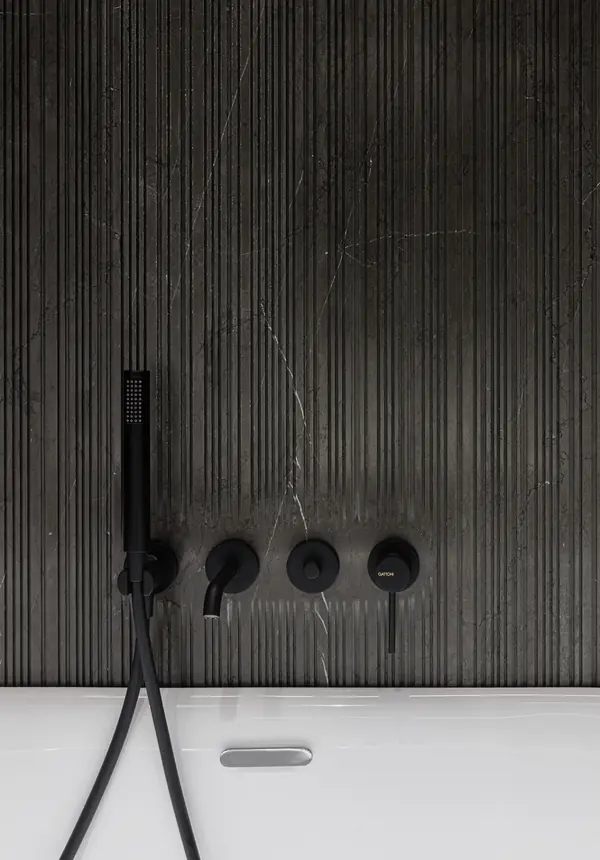 Монохромная квартира 90 м2 на Садовом кольце