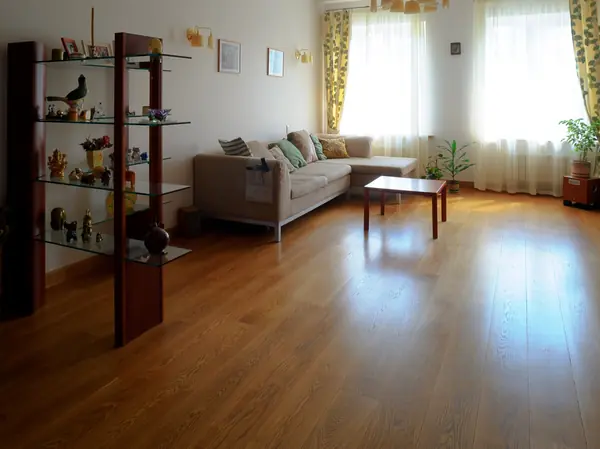 Паркетная доска из массива дуба Tantum Quercus в интерьере (квартира)