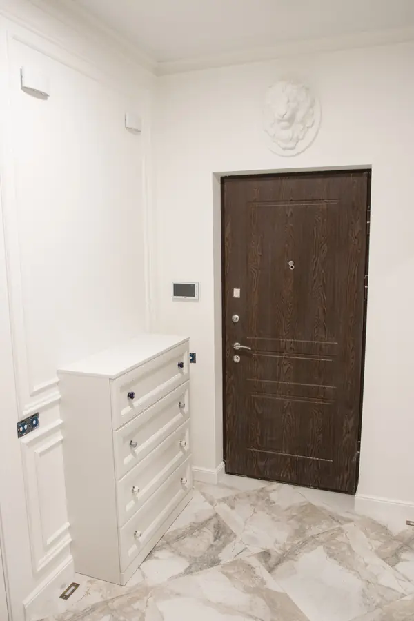 Прихожая в современной классике