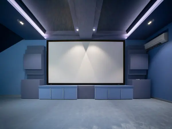 Домашний кинотеатр в мансарде