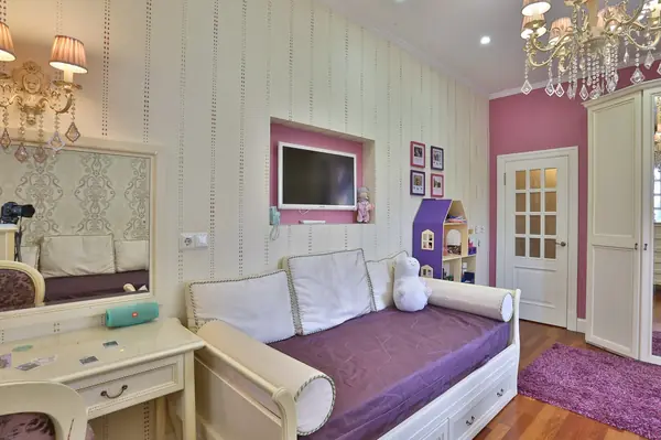 Трехкомнатная квартира на Петергофском